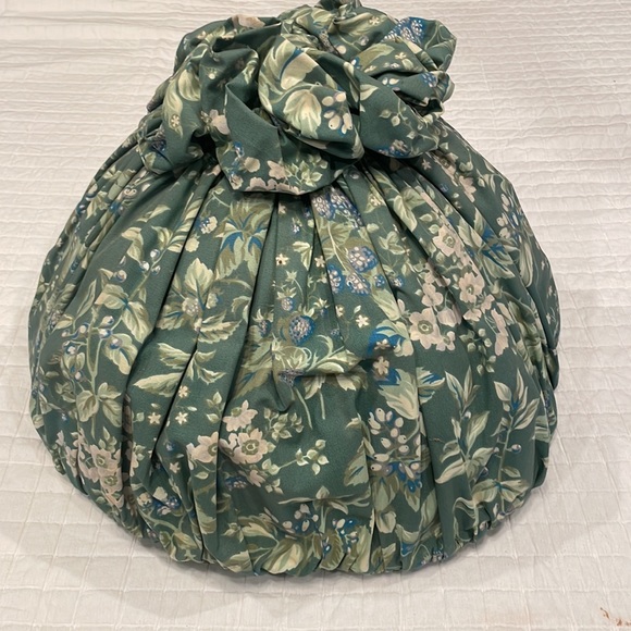 Laura Ashley Bramble pattern light fixture cover lampshade large 18 x 18 x 12“ - Picture 3 of 9